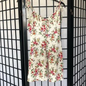 🌺 Vintage-inspired Floral Sundress